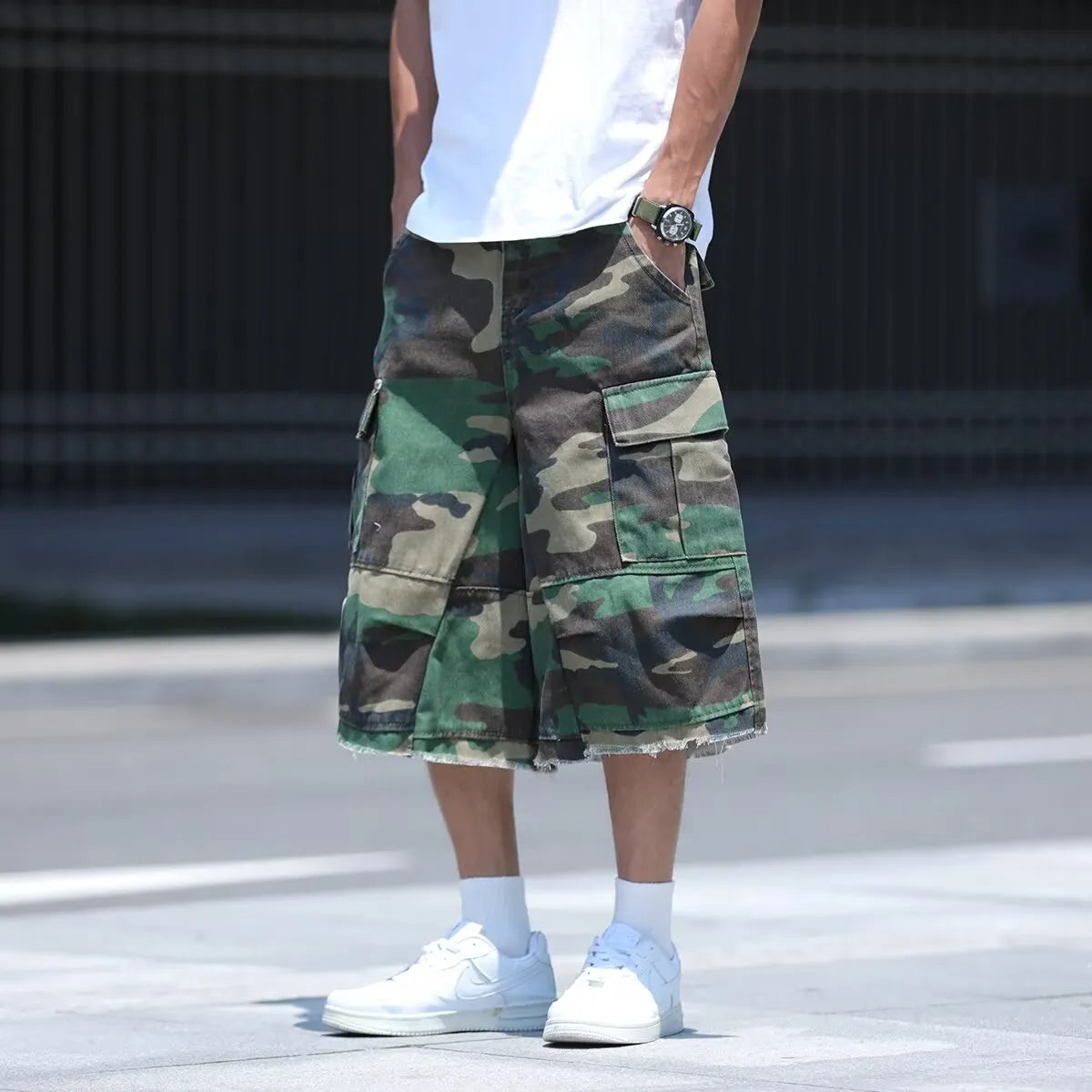 American retro workwear camouflage shorts in loose fit with cropped length