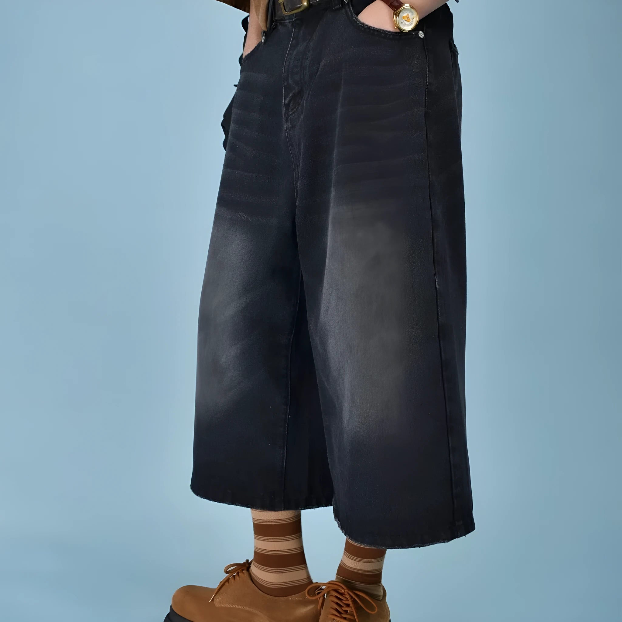 Men's loose straight-leg denim shorts in blue, shown with a fifth pants length for summer.