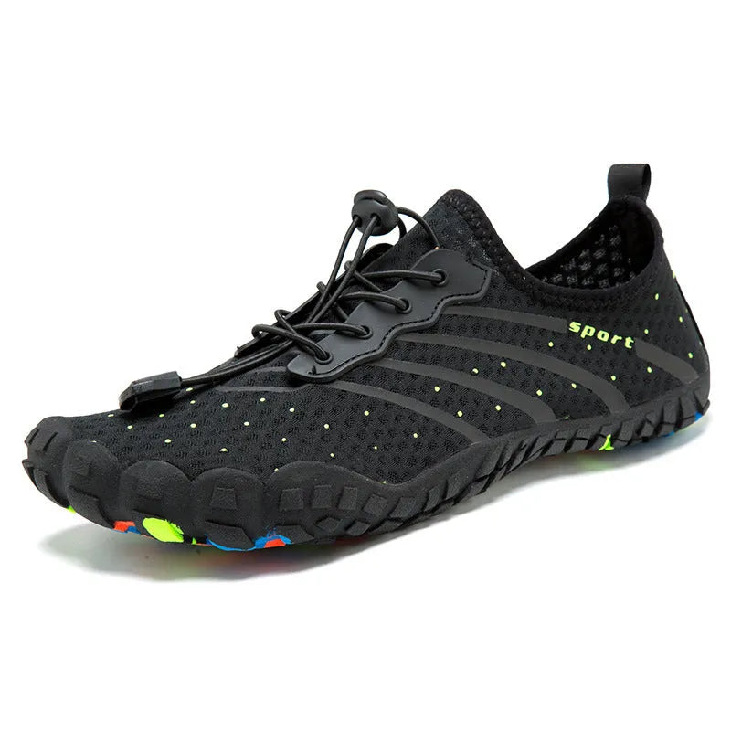 Low-top water shoes with mesh fabric upper and rubber sole for beach swimming and outdoor fitness