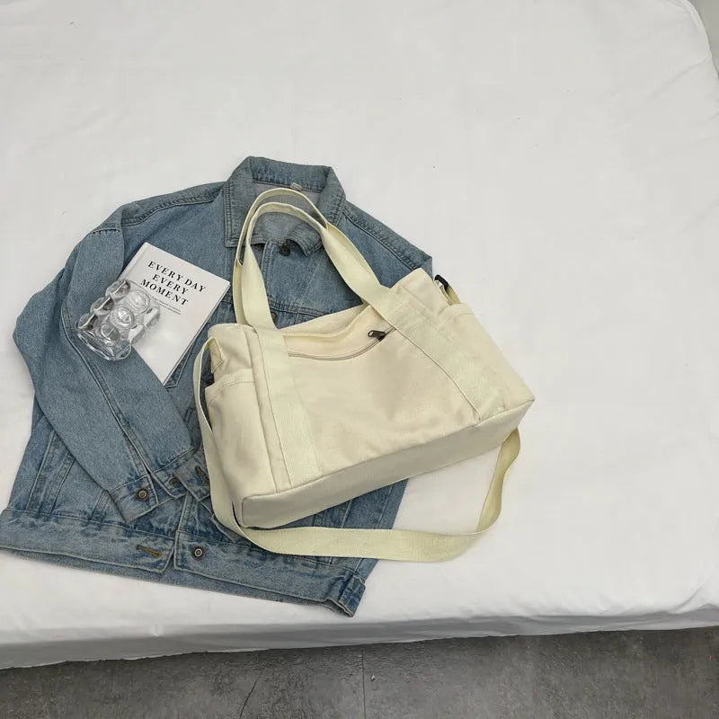 Polyester shoulder bag in solid colour with sandwich pocket and phone compartment