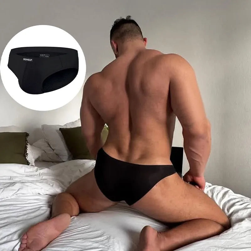 Men's solid colour low waist seamless briefs in breathable polyester fabric