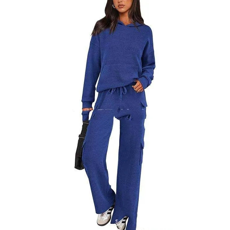 Women's polyester sports suit with regular sleeves and trousers in multiple colour options