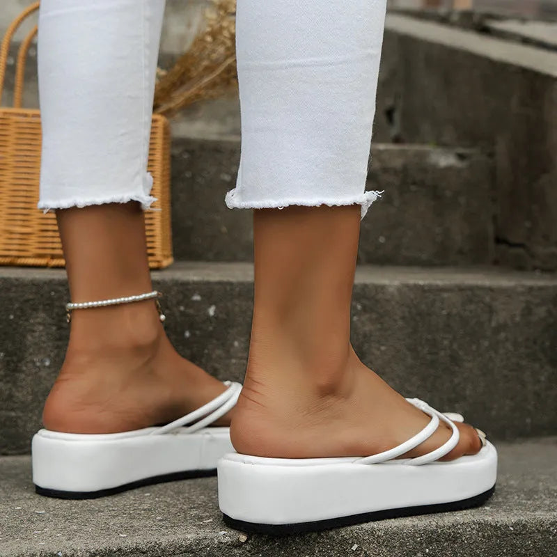 Thick sole flip-flops in multiple colours with herringbone PU straps and rubber base