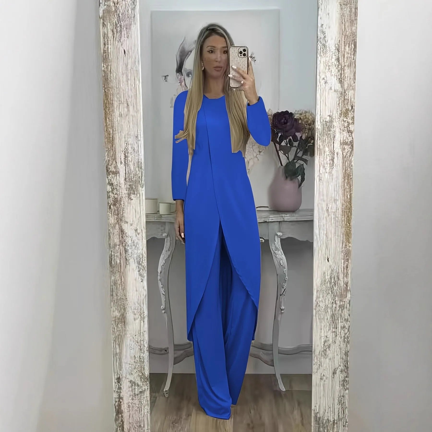 Casual loose-fit two-piece set with a round neck long sleeve top and matching trousers in khaki colour.