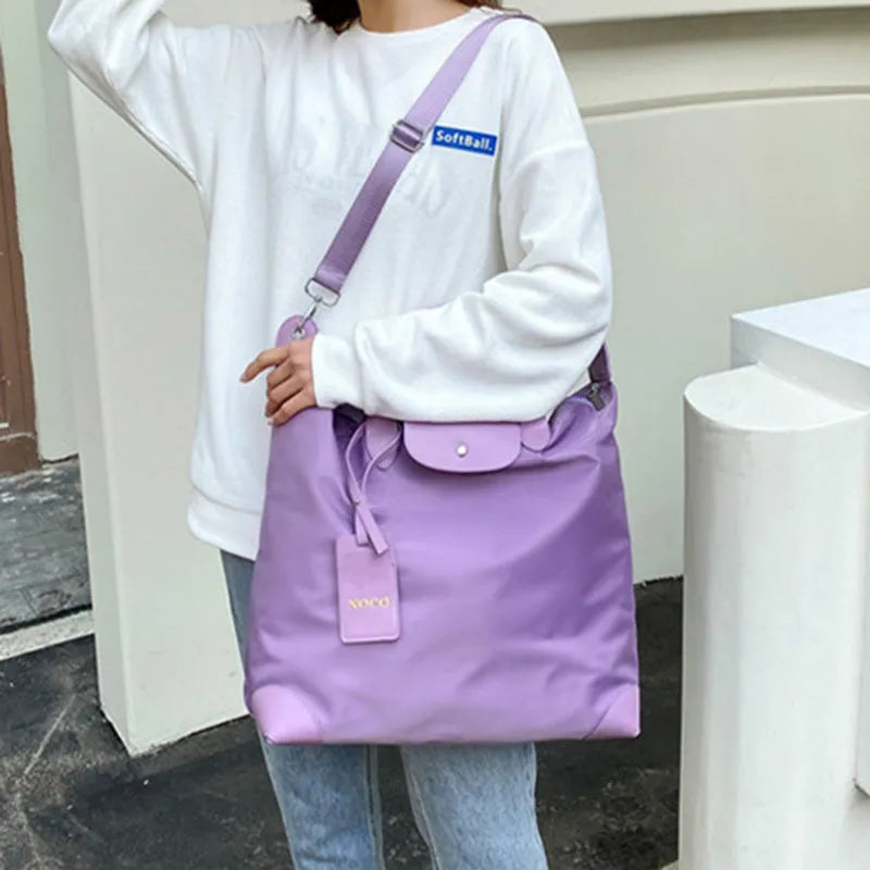 Oxford cloth medium travel bag with lock closure and embroidery, available in multiple colours