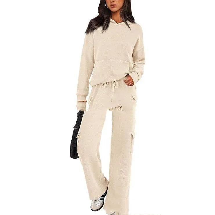 Women's polyester sports suit with regular sleeves and trousers in multiple colour options