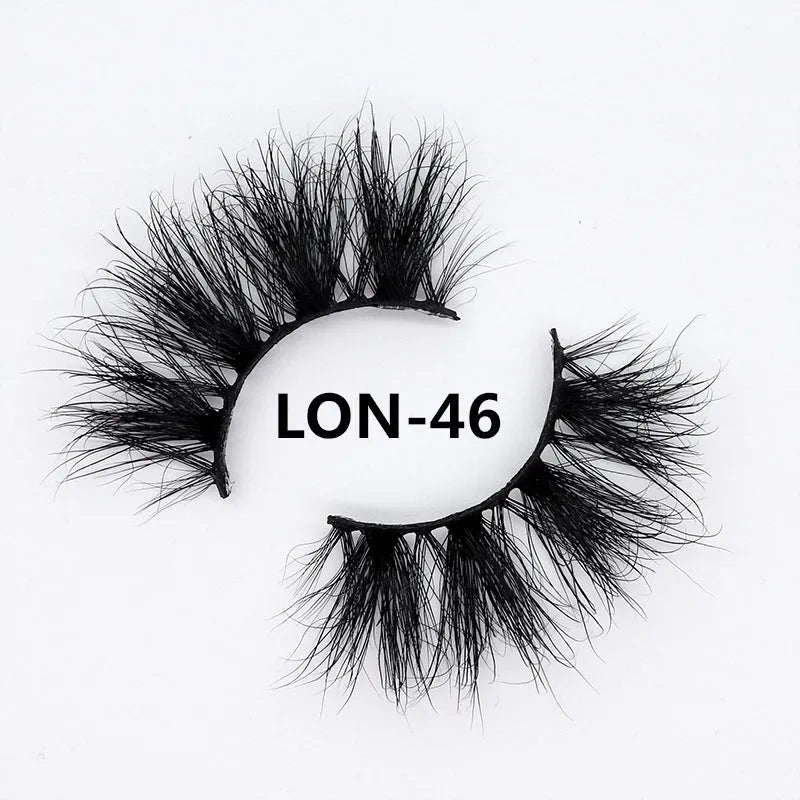 25MM3D handmade mink eyelashes in a clear plastic tray showing 25mm length 3D curl design