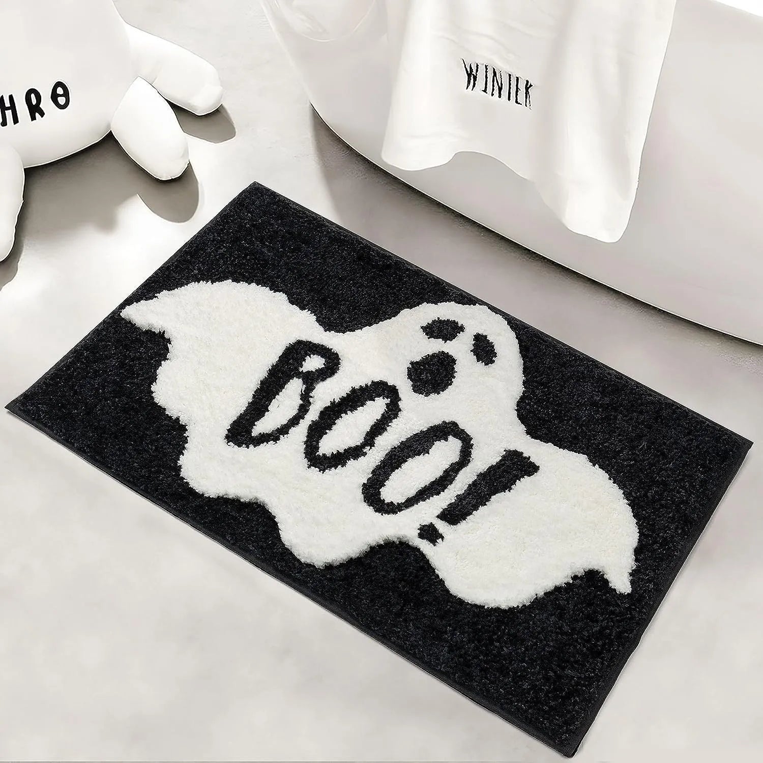 Non-slip absorbent polyester bathroom floor mat with cartoon cat design, 40x60cm