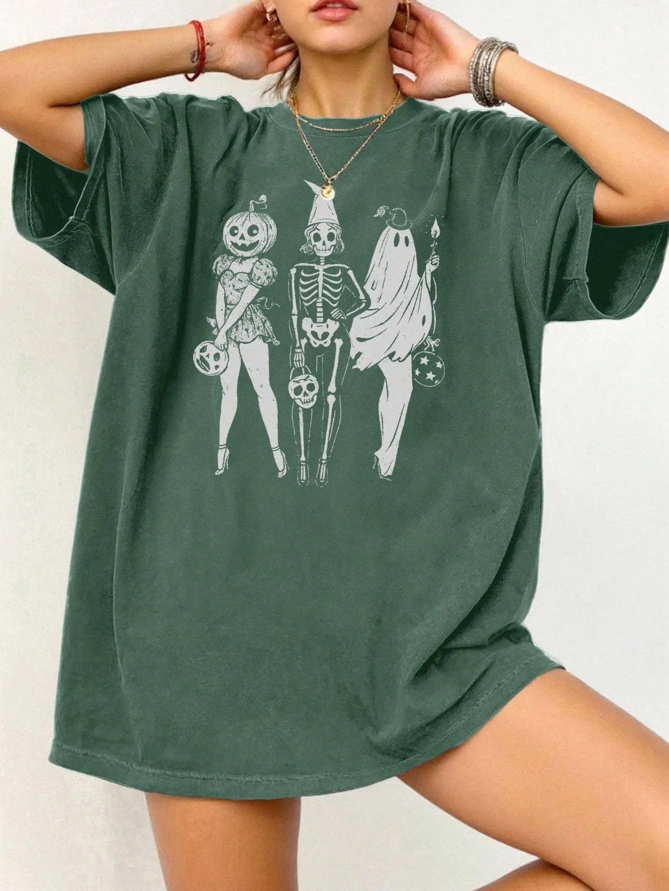Straight cut cotton summer t-shirt in various colours with short sleeves and round neck