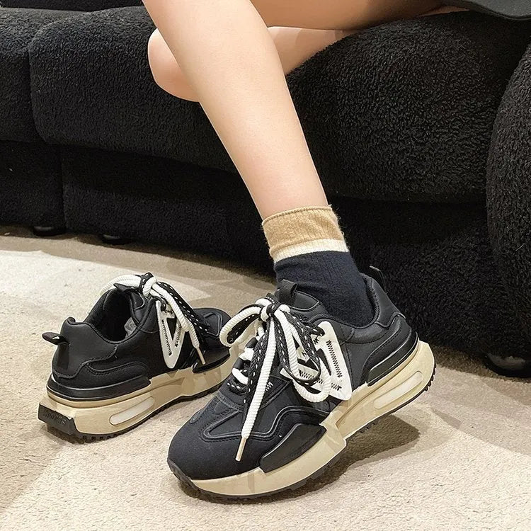 Women's black and khaki red retro platform sports shoes with round toe and lace-up front