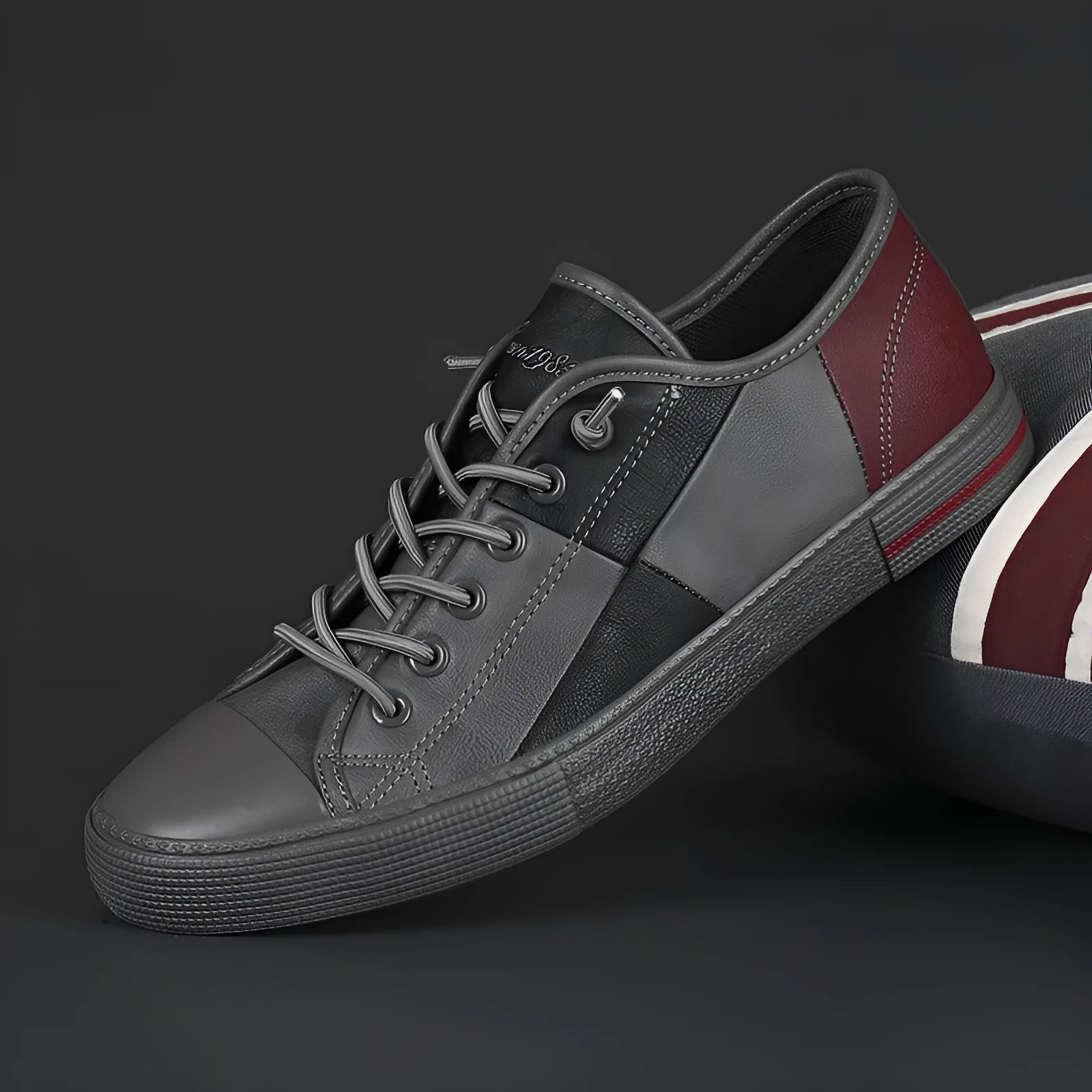 Men's colour contrast leather slip-on shoes with round toe and flat rubber sole.
