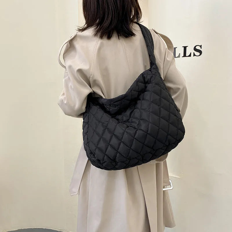 Warm totes shoulder bag for women, nylon large shell bag with zipper closure, black colour