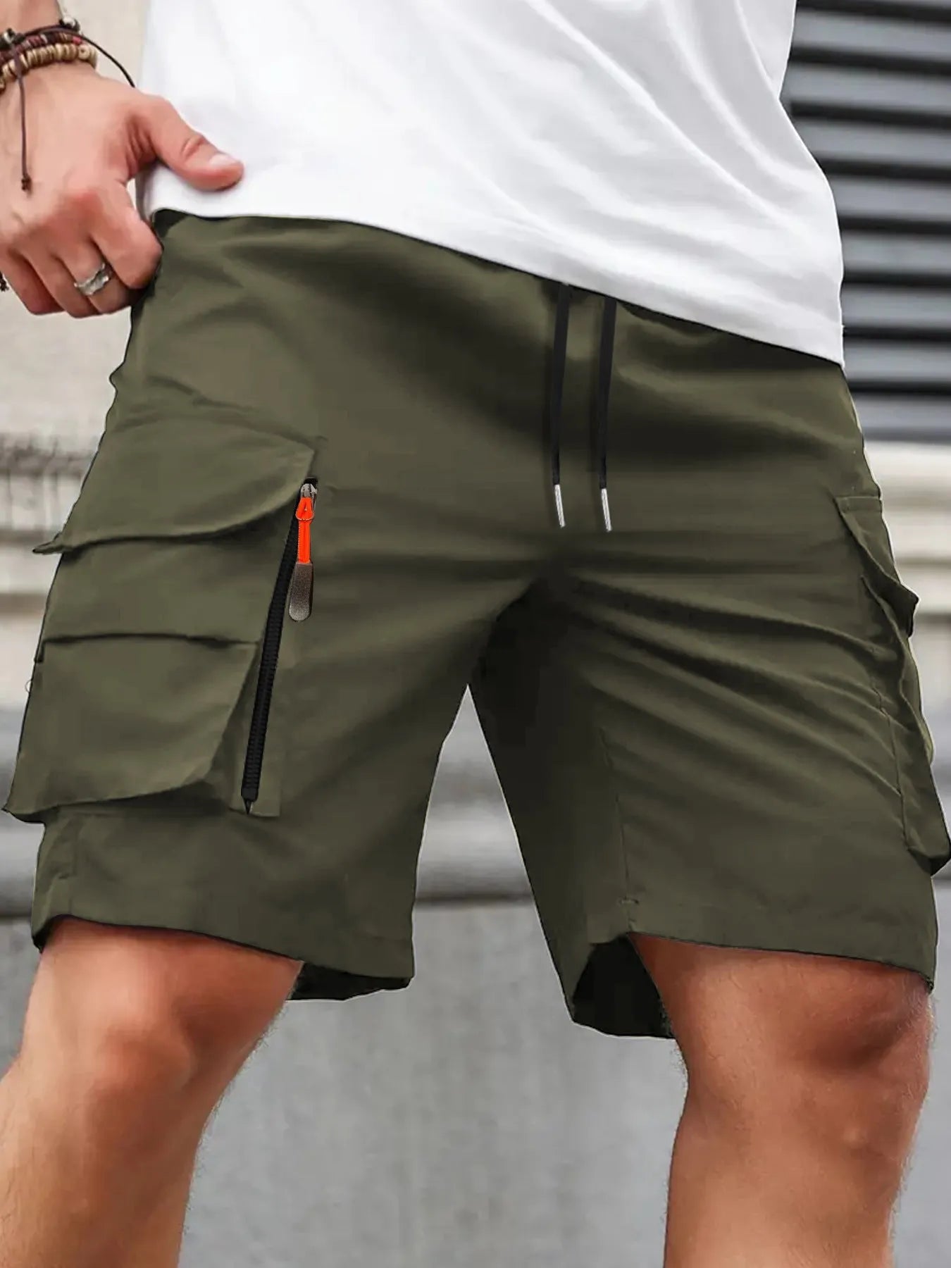 Men's loose cargo shorts in polyester cotton, summer sport shorts with straight-leg design, multiple colour options