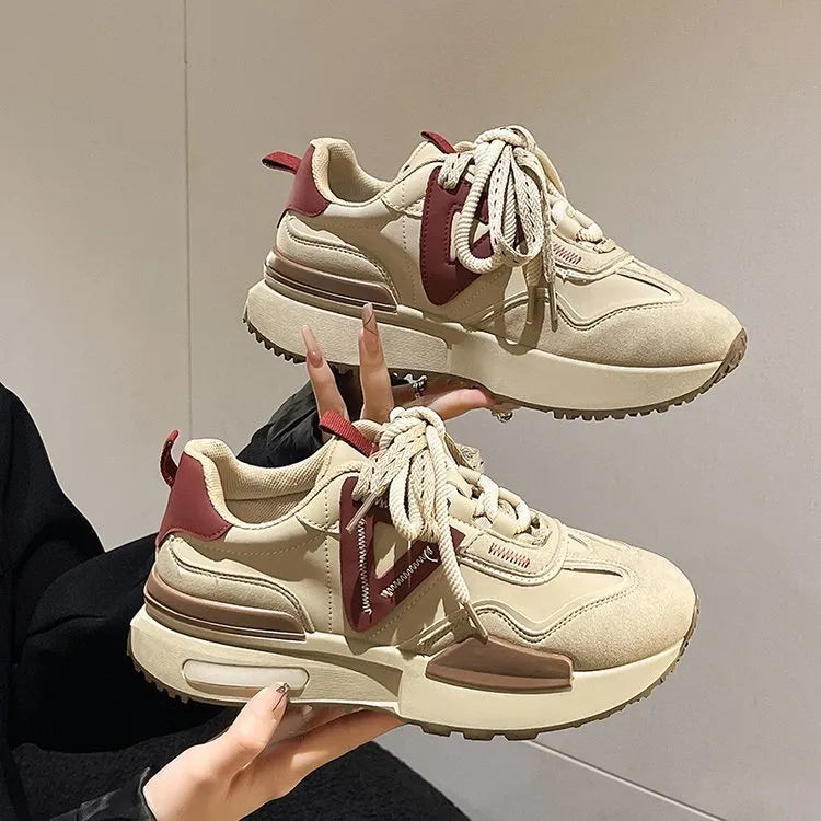 Women's black and khaki red retro platform sports shoes with round toe and lace-up front