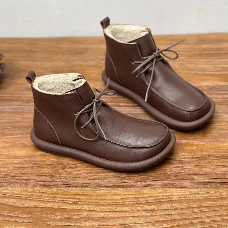 Women's cowhide boots with extra-thick velvet lining, flat heel, round toe, available in black and coffee colours