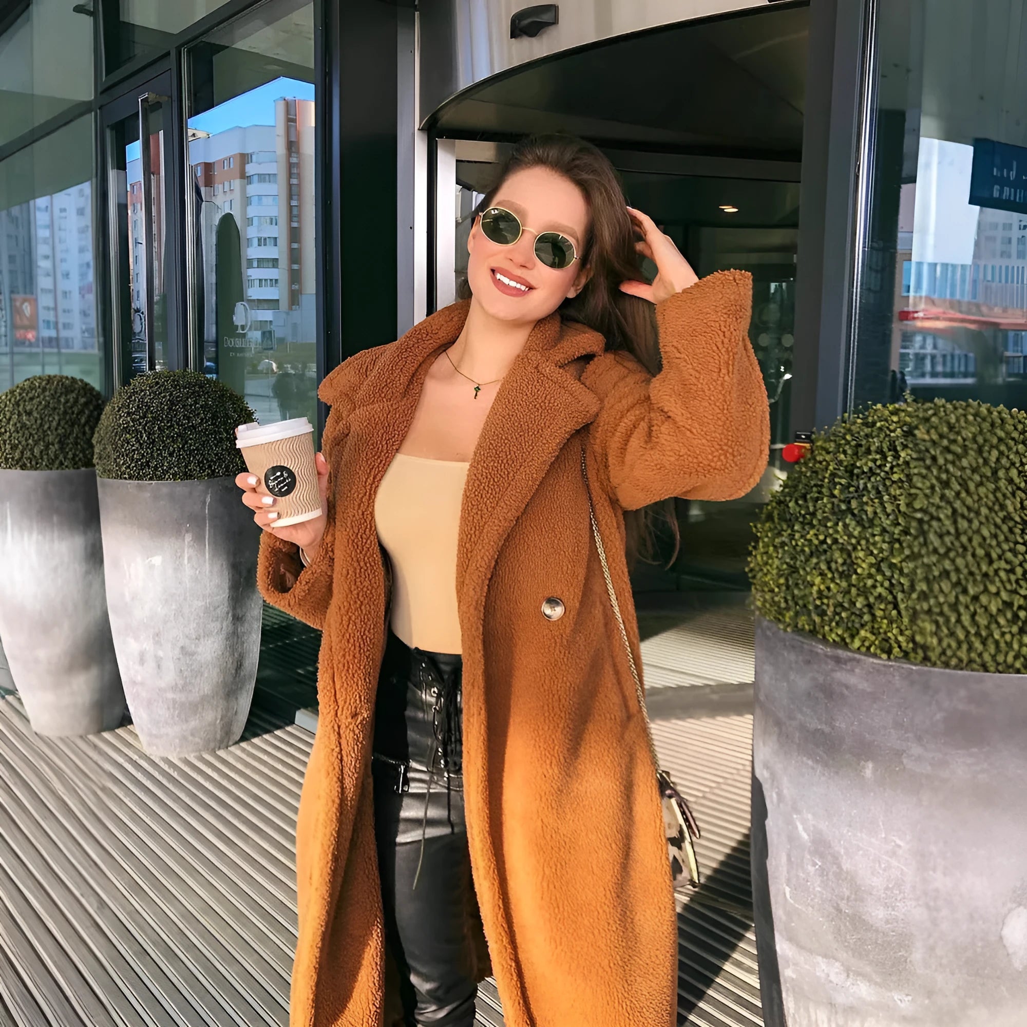 Women's double-sided lapel polyester coat in solid colour, long sleeves, medium length 65cm, loose fit, with two front pockets
