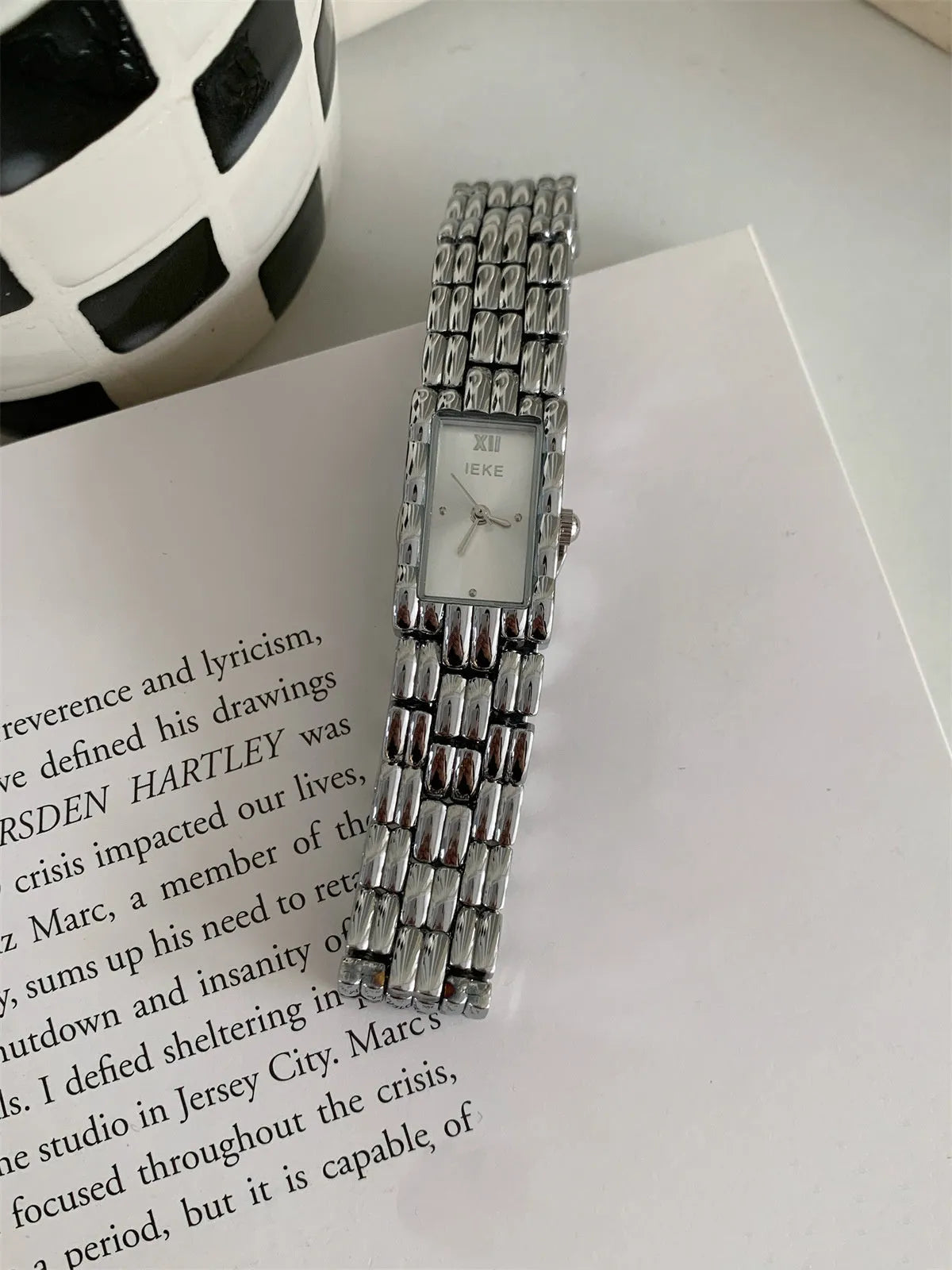 Women's antique-style bracelet watch with butterfly clasp in silver or gold with white or grey dial faces