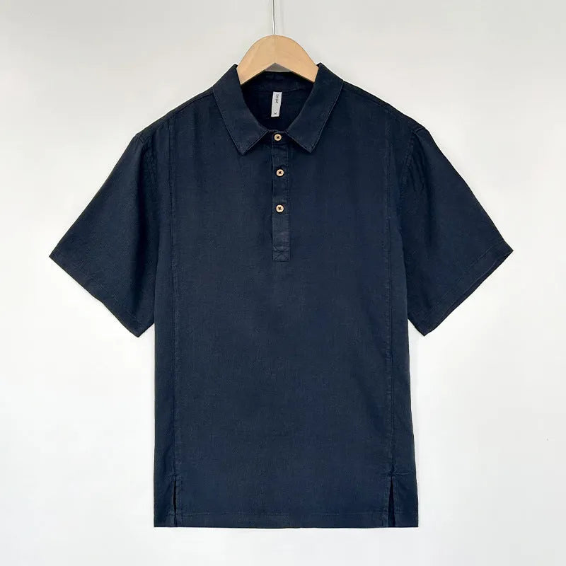 Men's linen casual summer shirt in loose fit with thin lapels and short sleeves.