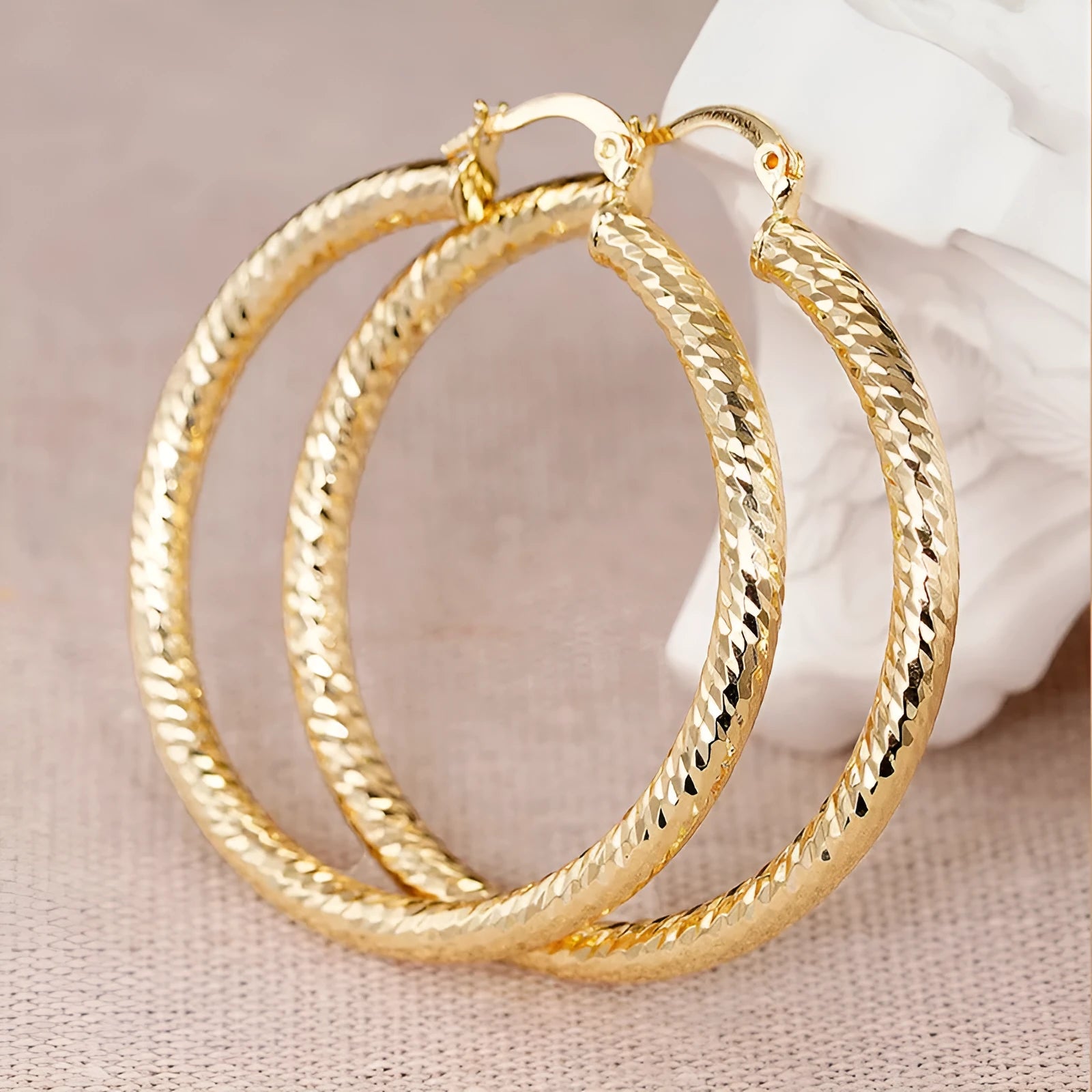 Geometric ring design ear clips for women in metallic colours with clip-on backs