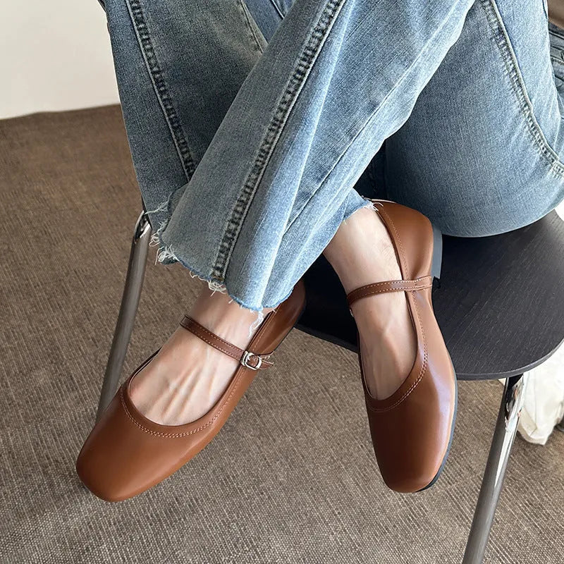 Retro Mary Jane shoes in sheepskin with low heel, round toe, black colour