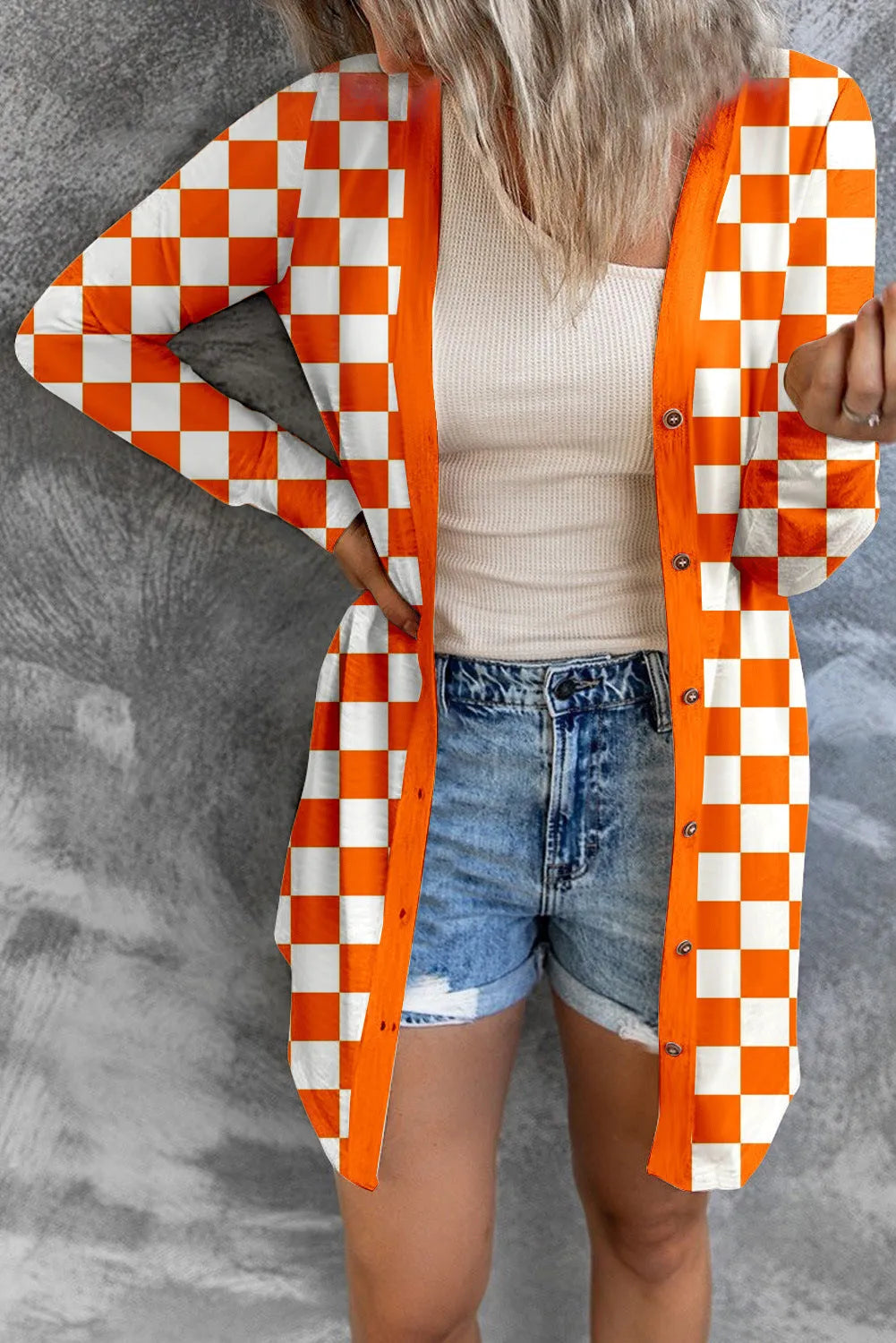 Women's long plaid cardigan coat in loose knitted construction with contrast colour pattern