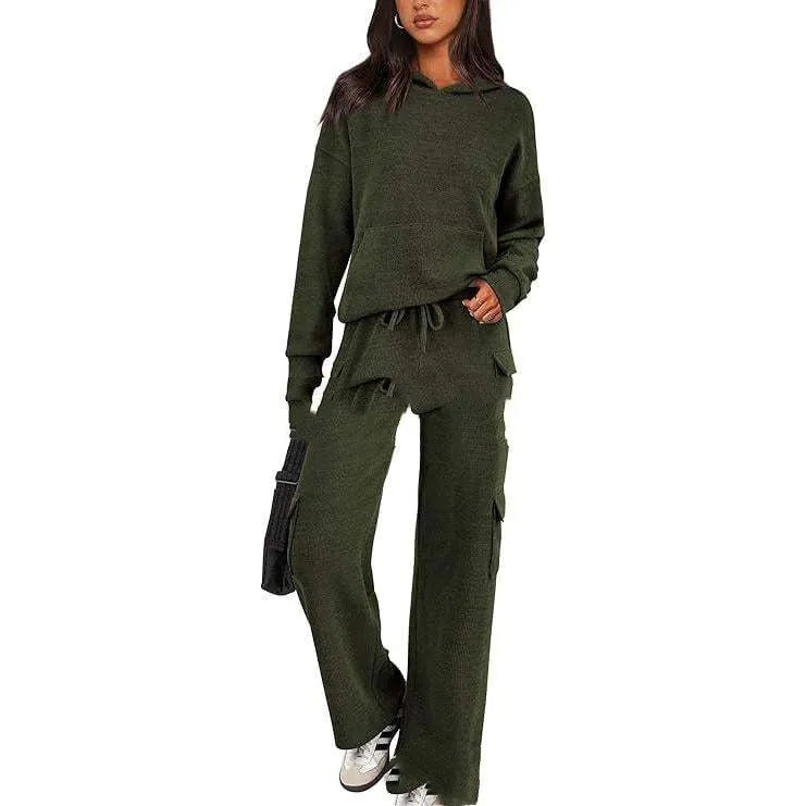 Women's polyester sports suit with regular sleeves and trousers in multiple colour options
