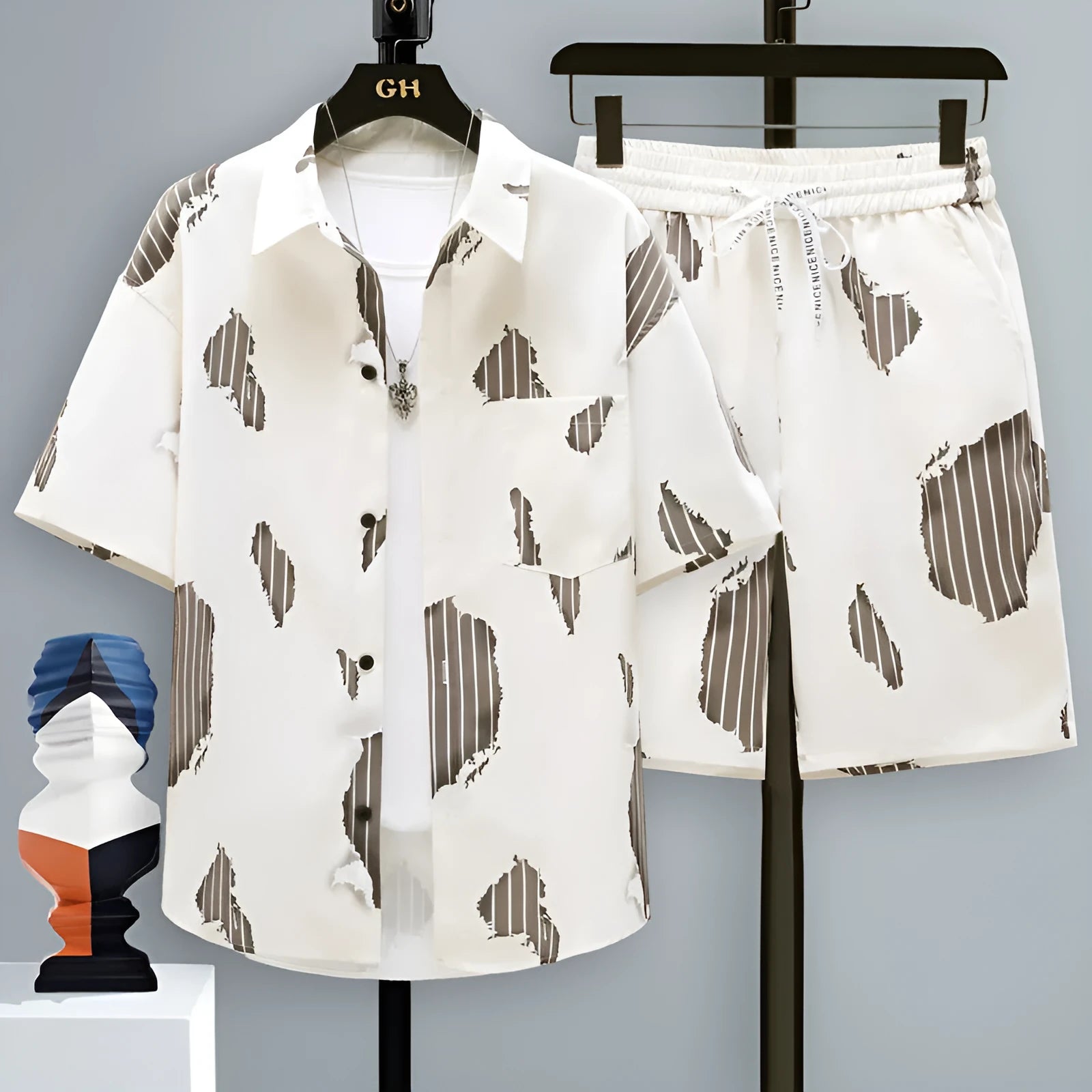 Men's casual sports shorts two-piece set with short sleeve top and matching polyester shorts