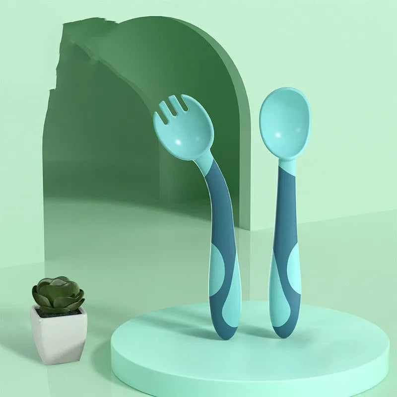 Baby training fork and spoon set with twist design in Blue, made from BPA-free food grade PP and TPE, featuring spoon baffle