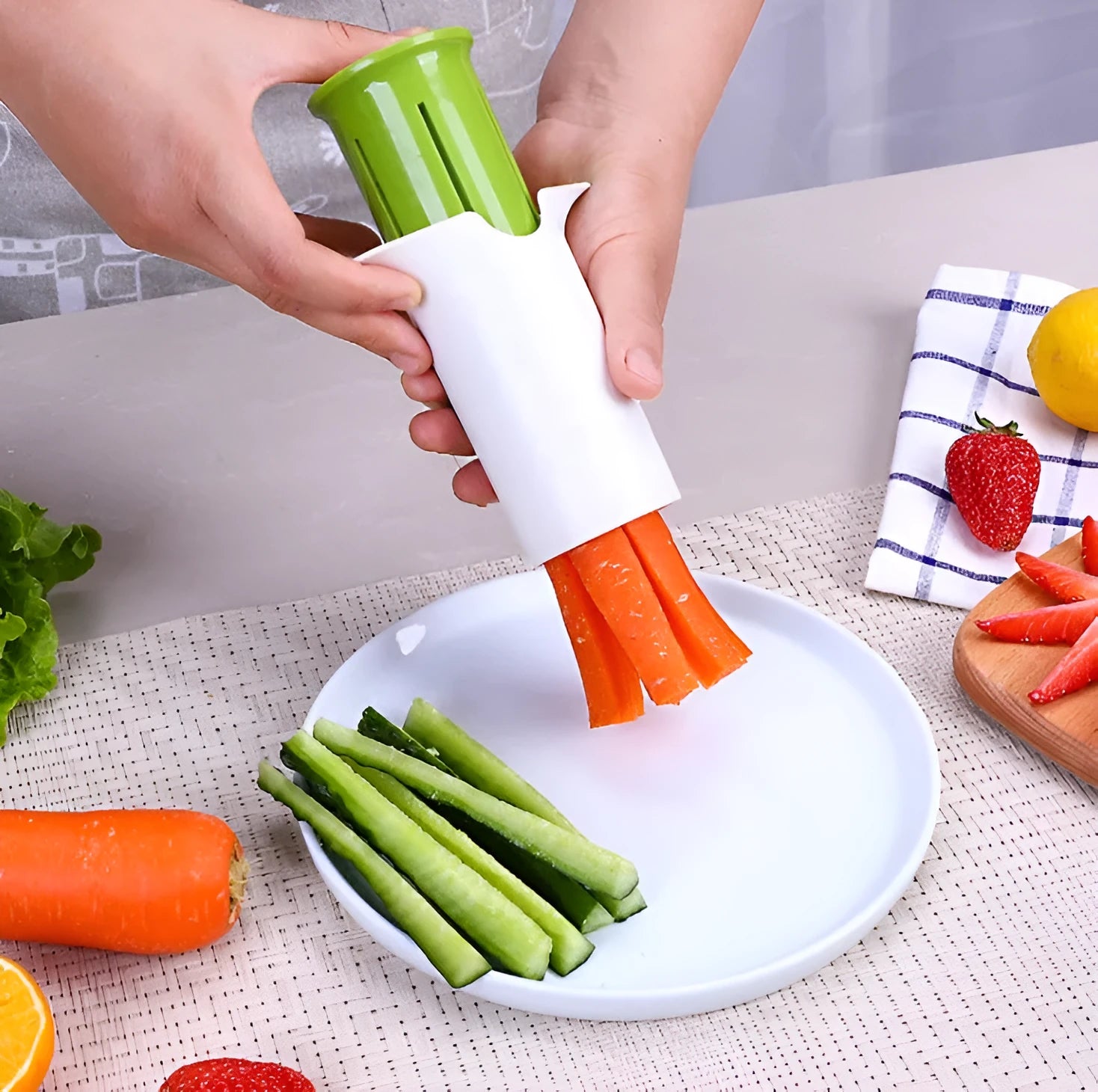 White cucumber slicer tool with 6 stainless steel blades and ABS body, 104x107mm