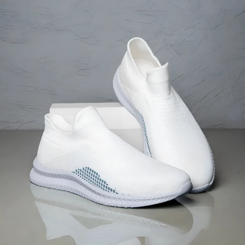 Flyknit fabric casual sneakers in solid colours with round toe and low-top design