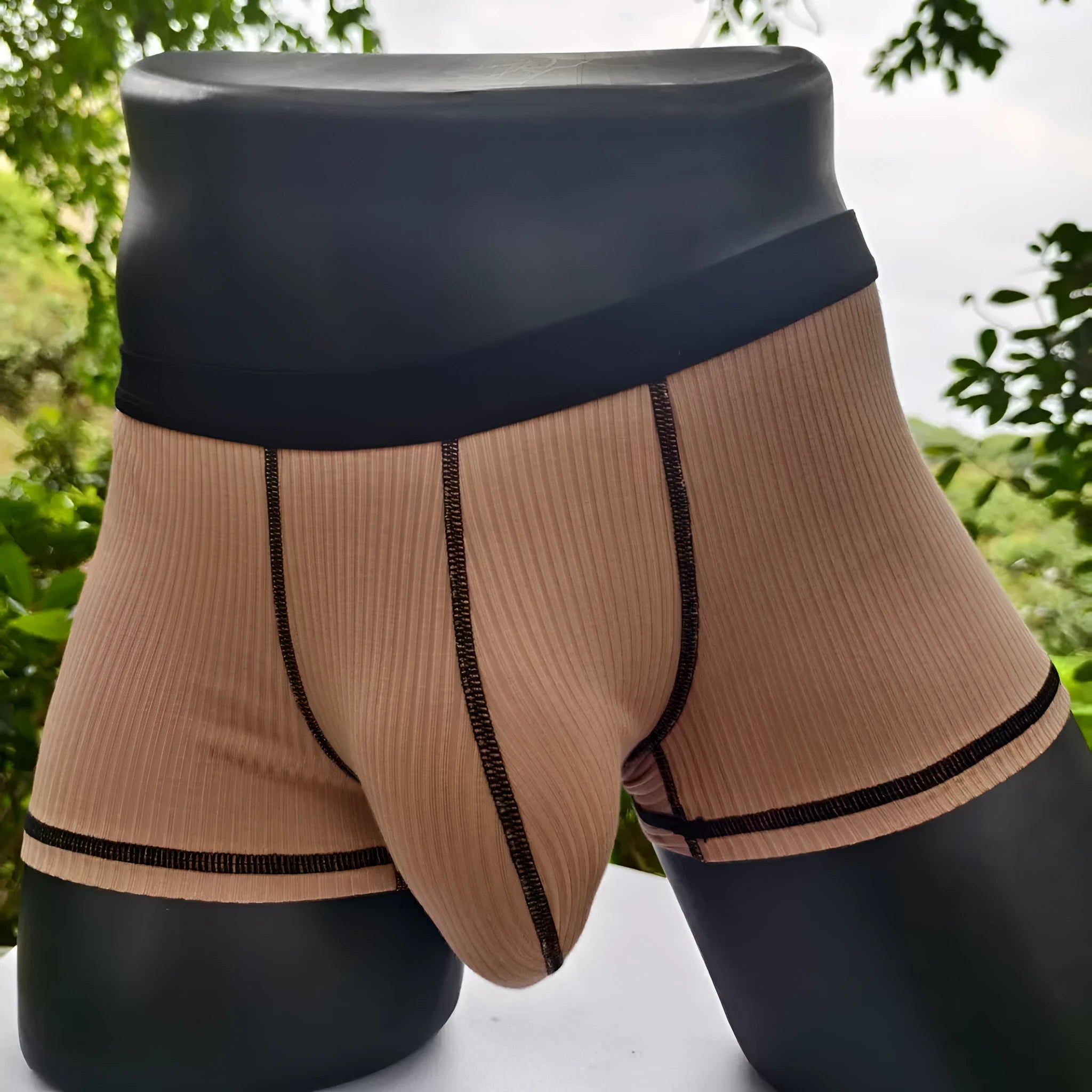 Solid colour men's boxers in breathable thin fabric offering hip lifting and body shaping support.