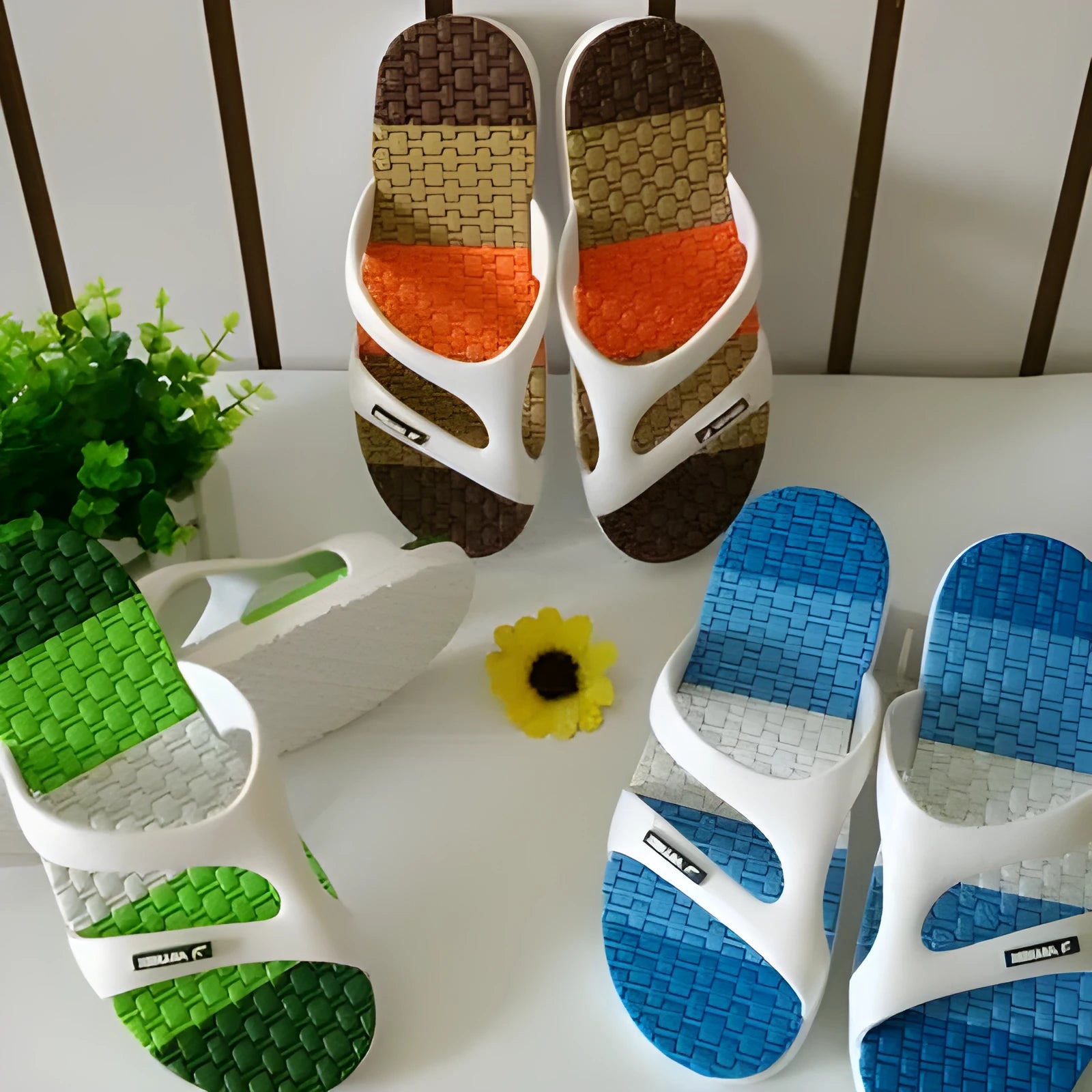 Blue Chinese summer slippers for men with open design suitable for balcony and courtyard use