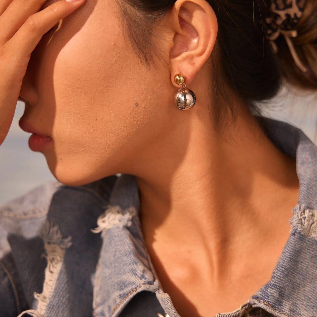 Stainless steel ear studs with round beads and colour-block design