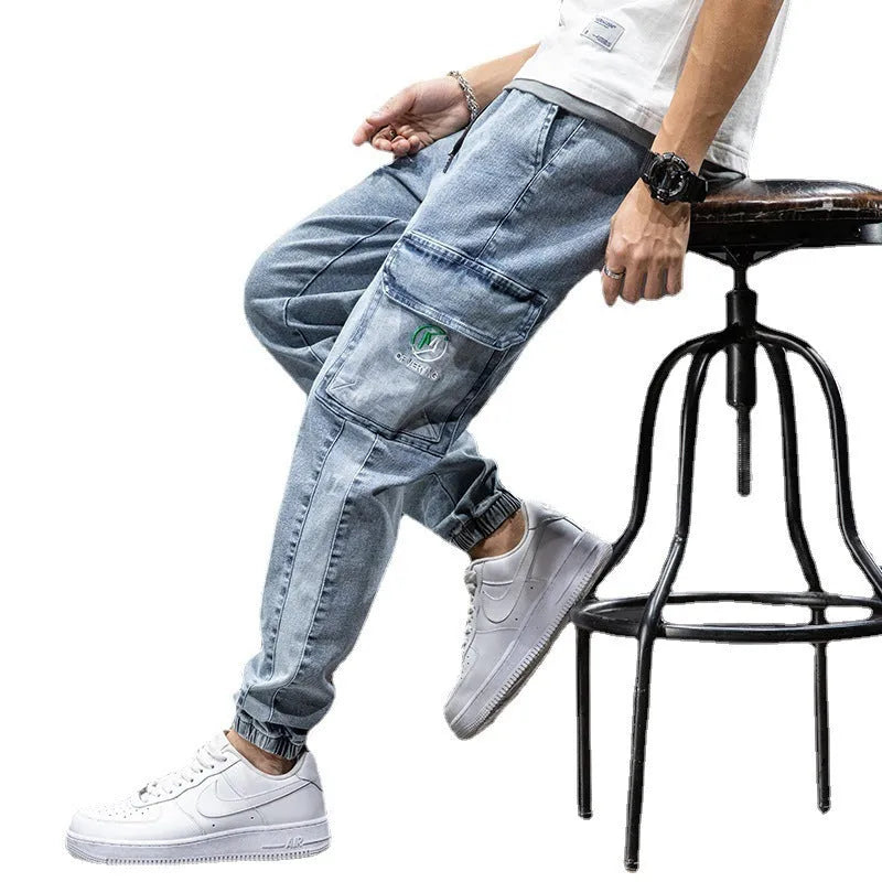 Man wearing loose blue cargo jeans with straight leg and mid waist.