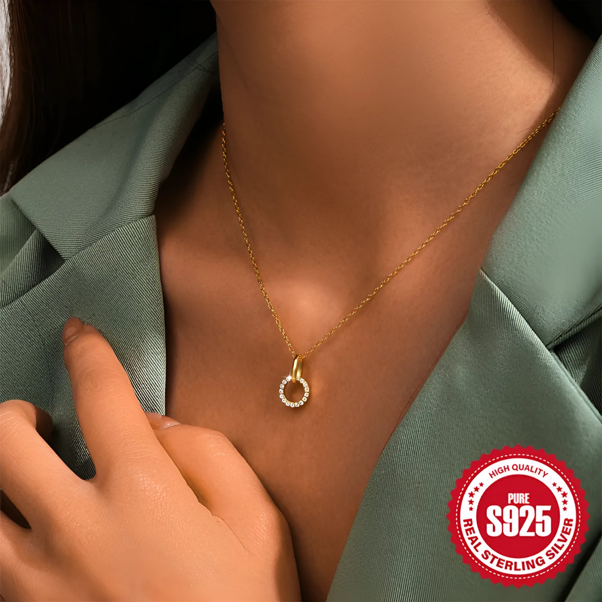 Gold-coloured S925 sterling silver adjustable clavicle chain necklace with round geometric zircon pendant.