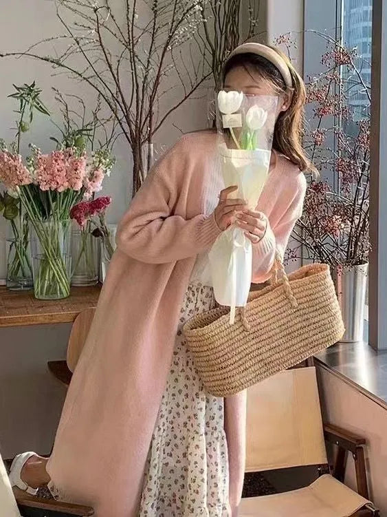 Women's mid-length knitted cardigan with V-neck and long sleeves in loose fit