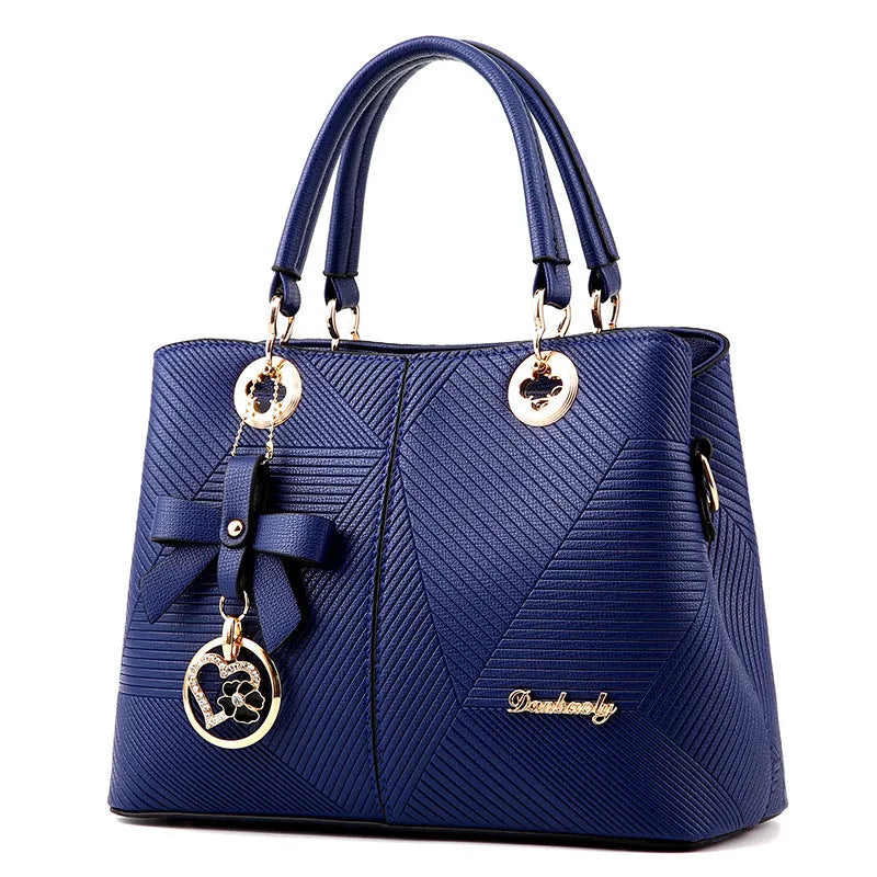 Retro fashion handbag in PU leather with shoulder strap and zipper opening