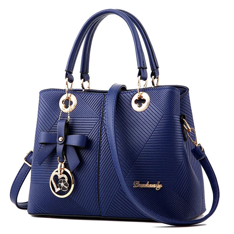 Retro fashion handbag in PU leather with shoulder strap and zipper opening