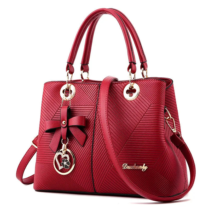 Retro fashion handbag in PU leather with shoulder strap and zipper opening