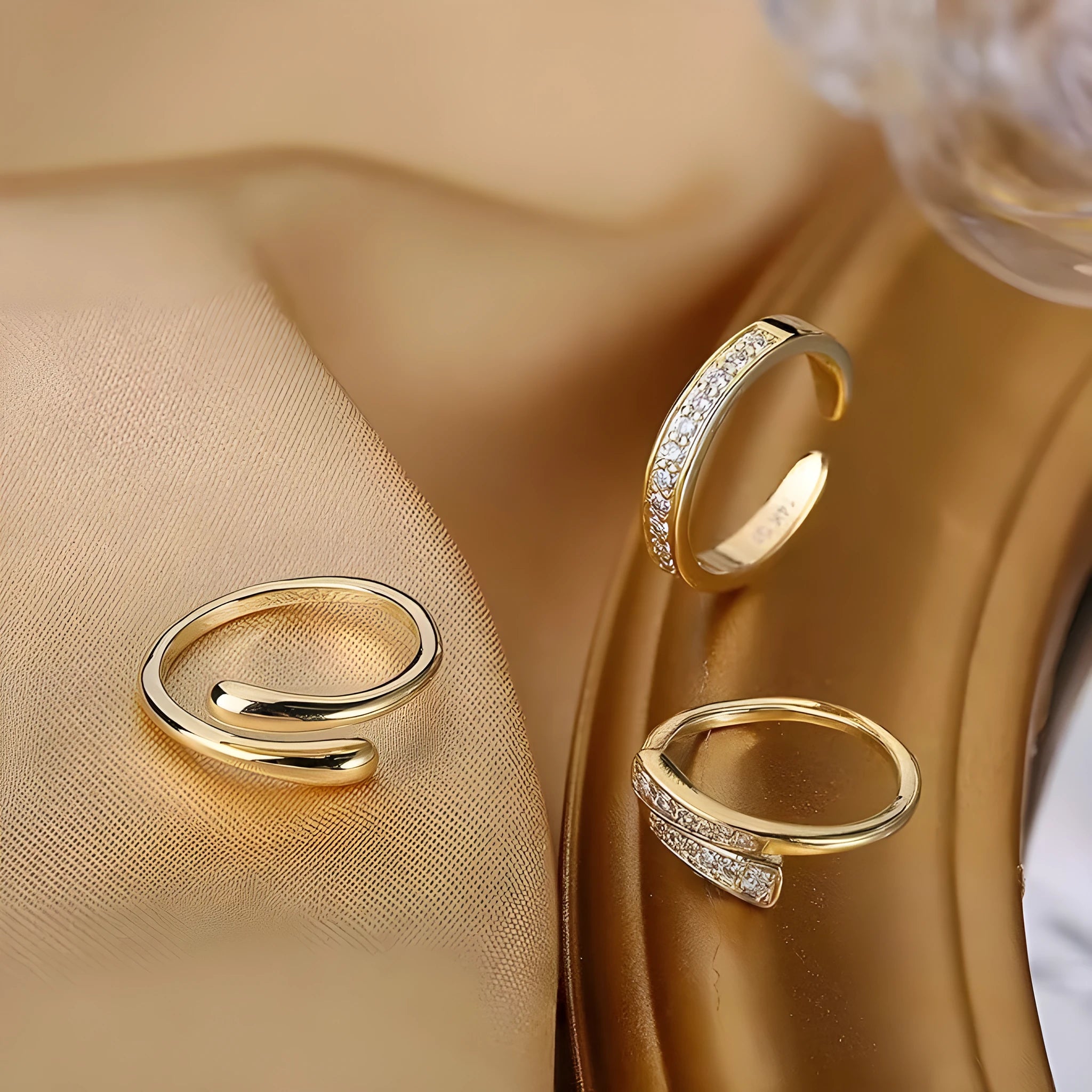 Geometric toe ring with gold plating and rhinestone or water drop decoration options