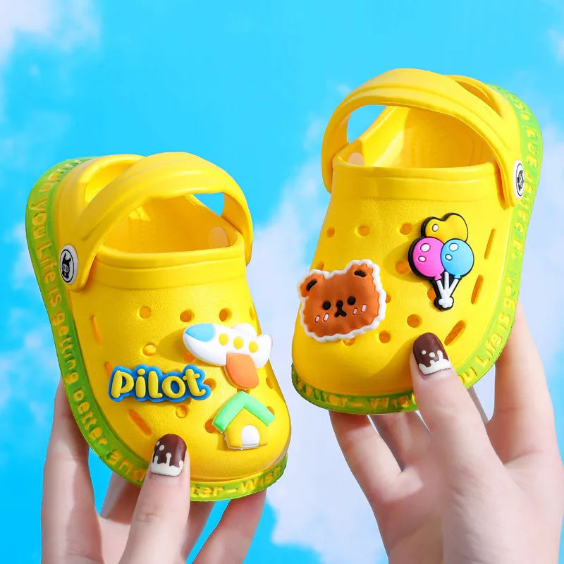 Kids cartoon cave hole sandals in pink, EVA upper, size 18-35 inner length 12cm-20.5cm