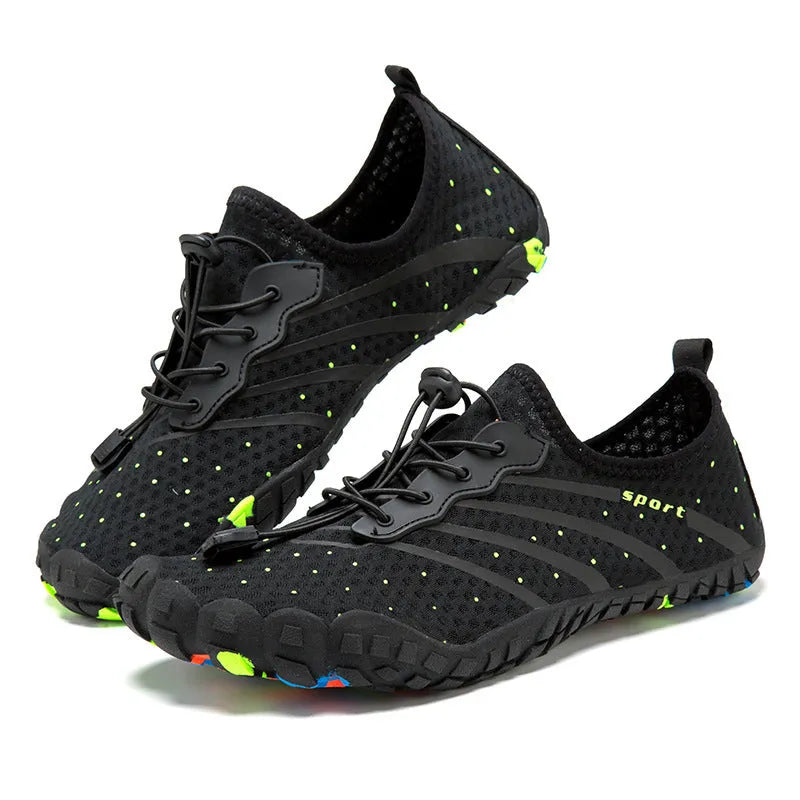 Low-top water shoes with mesh fabric upper and rubber sole for beach swimming and outdoor fitness