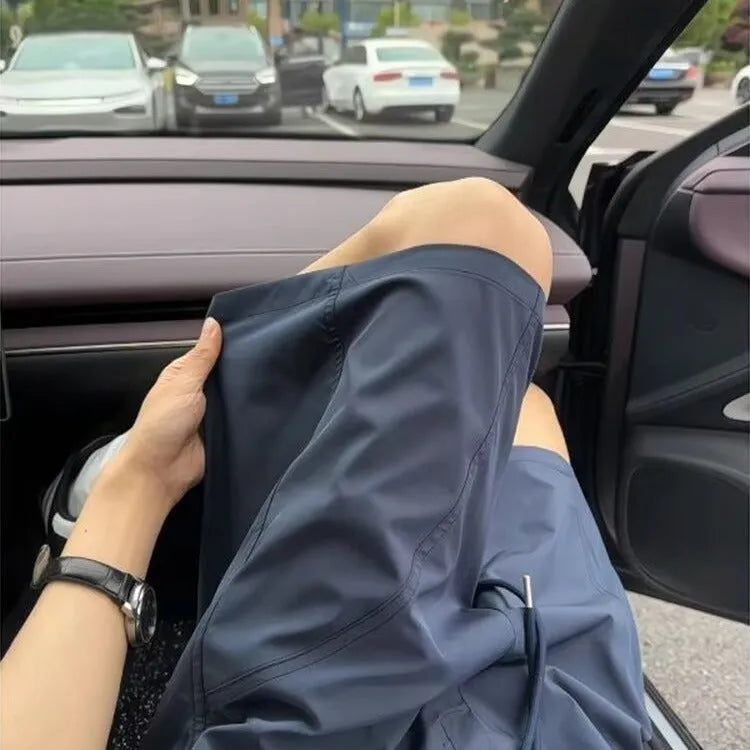 Men's quick-drying polyester sports shorts in straight-leg fifth-length design