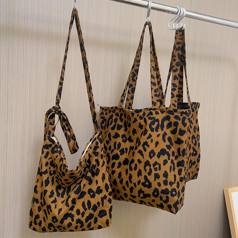 Length adjustable canvas shoulder bag in vintage leopard print with zipper closure