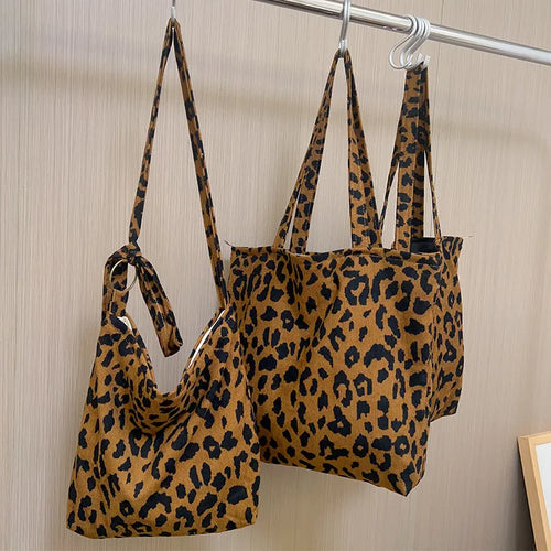 Length adjustable canvas shoulder bag in vintage leopard print with zipper closure