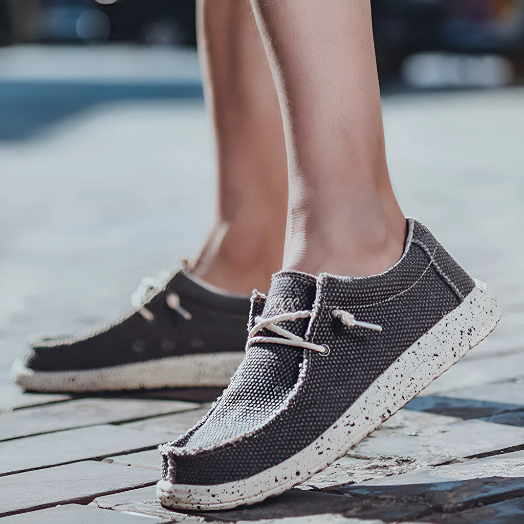 Men's canvas casual shoes in solid colour with low-top EVA sole, available in large sizes up to 48