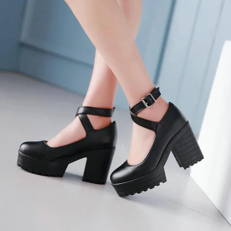 Women's chunky heel platform high shoes in solid colour with buckle fastening and rubber sole