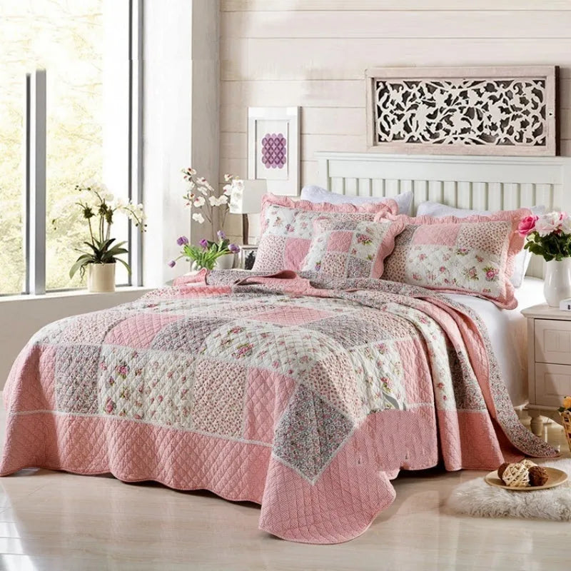 Pure cotton quilted bedspread three-piece set in bedspread style with matching pillowcases.