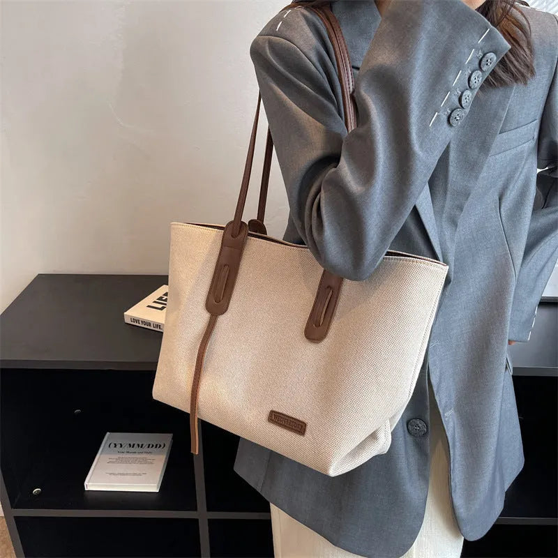 Shoulder bag in Oxford cloth with double straps, available in Black and Brown, size 46x32x27cm