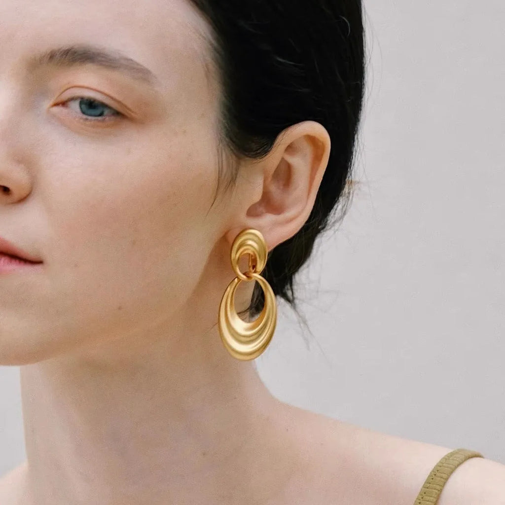 Women's French retro copper earrings with double circle construction and quicksand colour finish